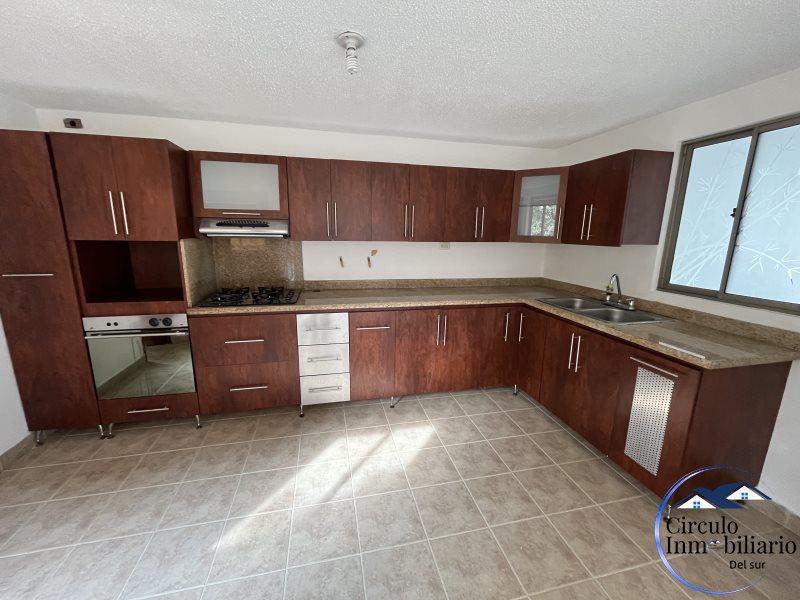 Casa disponible para Arriendo en Envigado con un valor de $4,800,000 código 2495