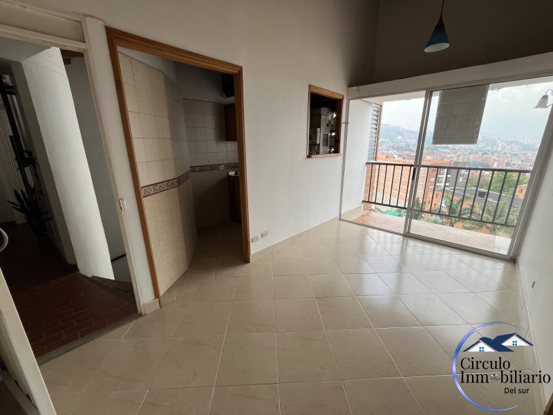 Apartamento disponible para Arriendo en Envigado con un valor de $2,100,000 - $340,000,000 código 2562